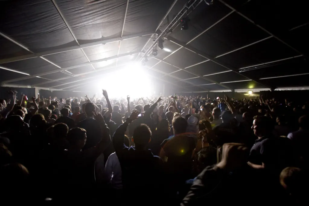 Festivalgoers and atmosphere at Global Gathering 2009